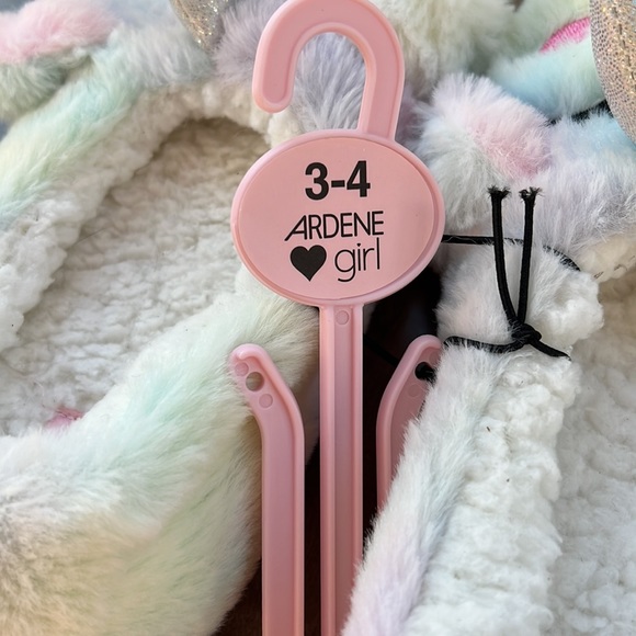 🎁4/$25 - ARDENE plush unicorn slippers - size 3/4 - NEW - Picture 4 of 6